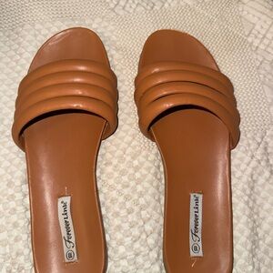 Forever Link Women's Brown Slide Sandals